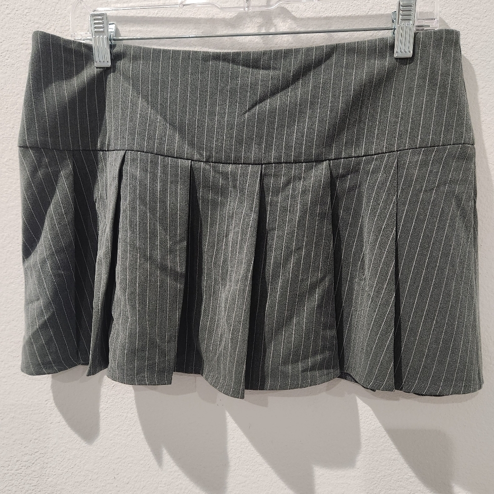 Motel M Grey Pinstripe Preppy Schoolgirl Style Mini Skirt